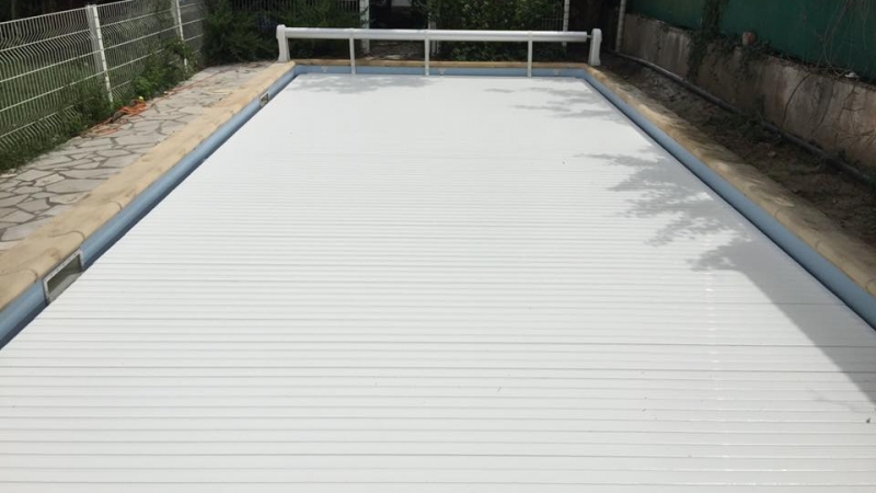 Couvrez votre piscine pour la protéger
